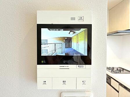 訪問者を確認できるTVモニター付きインターフォンです。