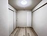 室内：4.8帖の洋室はゲストルームとしてもお使いいただけますね。