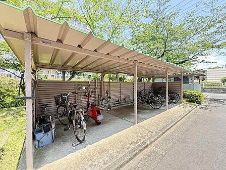 屋根付きの駐輪場は嬉しいですね。