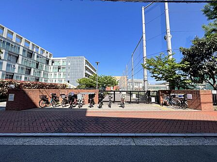 横須賀市立諏訪小学校まで約830m(徒歩11分)