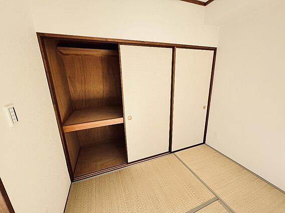 壁一面が収納に...