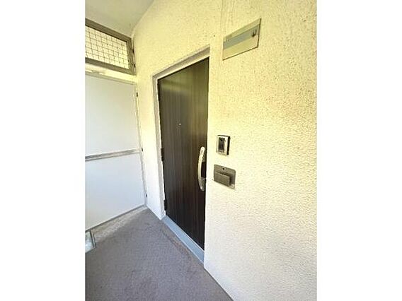 お部屋の玄関前...