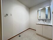 脱衣所は小さなお子様がいるご家庭にも重宝されます。