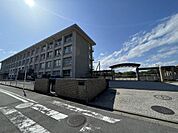 横須賀市立鷹取中学校まで約2110m（徒歩27分）