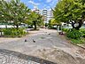 周辺：お子様とのお散歩やペットとのふれあいなど、日常の中で閑静な自然のゆとりを感じていただくことができます。