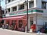周辺：野菜の種類も多く、魚や肉も充実しています。総菜コーナーも陳列が工夫されており買い物しやすいです。
