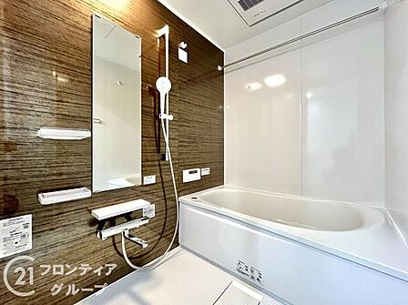 追い焚き機能付き浴室。いつでも温かいお風呂に入浴でき、一日の疲れも取れますね。