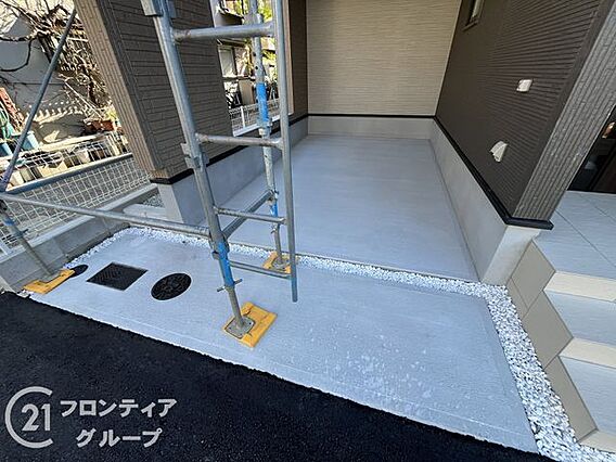 駐車場はビルド...