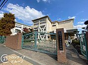 川西市立川西南中学校 徒歩22分。 1700m
