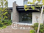 風格あるエントランスで、住む人に安心感を与えます