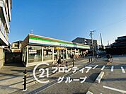 ファミリーマート尼崎常松店 徒歩10分。 790m