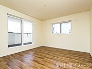 ＼同仕様写真／2面採光の明るい洋室は寝室にも子供部屋にも最適ですね