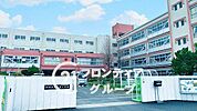 伊丹市立花里小学校 徒歩8分。 630m