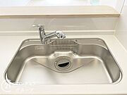 蛇口の先端に浄水器を内蔵。場所をとらない浄水器です。