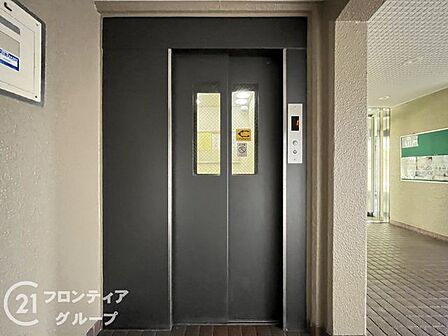 共用廊下やエレベーターホールも洗練されたデザインで統一されています。隅々まで美しく管理された清潔感のある空間が、住む人の安心感と心地よさを毎日しっかりと支えていることを実感できる機能的な造りです