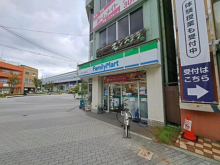 ファミリーマート阪神なるお駅前店 徒歩4分。 280m