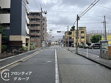 写真だけではわからない採光・広さ・周辺環境の実感は、実際に足を運んでみることが一番です。ご見学はいつでもご予約いただけます