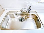 【リフォーム済】新品交換したキッチンはシンクも広々しています。