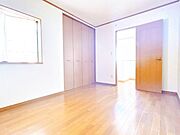 【同仕様写真】新しく設置するドアホンはカラーモニター付き。モニターで玄関にいらしたお客様を確認してから応対できます。留守中の来客も記録できるので防犯面でも安心ですね。