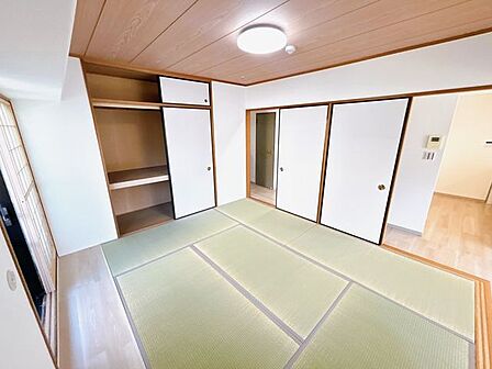 【和室6帖】床が柔らかいので、お子様の遊び部屋にも使用できます。