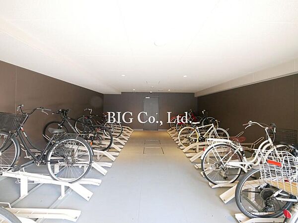 画像17:屋内自転車駐輪場