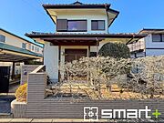 〜閑静な住宅街の立地〜 ・周辺は閑静な住宅街となっておりますので、静かな暮らしをご実現いただけます。 ・前面道路の交通量も多くないので、小さなお子様がいるご家庭でもご安心ですね。 