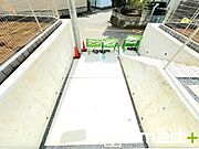 ～駐車場ももちろんございます～ ・駐車場もありますので、お車をご利用される方にもお勧めのお住まいです。 ・カーポートなどのオプションもお気軽にご相談くださいませ。 