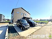 ～駐車場は3台分ご用意～ ・駐車場は3台分ございますので、車通勤の方や複数台お持ちの方にもお勧めのお住まいです。 ・ご来客の際も安心の余裕の敷地です。 
