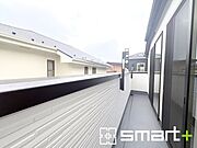 ～洗濯物も干しやすいバルコニー～ ・陽当たり良好な南側のバルコニーは2部屋から出入りができて毎日のお洗濯も快適。 ・テラス屋根等のオプションもお気軽にご相談くださいませ。 