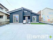 ～シックな色彩の外観を採用～ ・外壁に濃い色を採用する事でモダンな印象のシックな外観となっております。 ・高級感も出るので毎日家に帰るのが誇らしくなります。ぜひ現地でご確認くださいませ。 