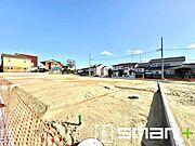 ～十分な広さのある前面道路～ ・前面道路は約5.2ｍございますので、お車でのすれ違いも楽々で余計なストレスがかかりません。 ・日々お車での移動が多い方には大切なポイントですね。 