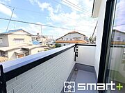 ～洗濯物も干しやすいバルコニー～ ・バルコニーには物干し竿受けが標準装備されております。 ・テラス屋根等のオプションもお気軽にご相談くださいませ。 
