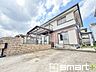 外観：～閑静な住宅街の立地～ ・周辺は閑静な住宅街となっておりますので、静かな暮らしをご実現いただけます。 ・前面道路の交通量も多くないので、小さなお子様がいるご家庭でもご安心ですね。 