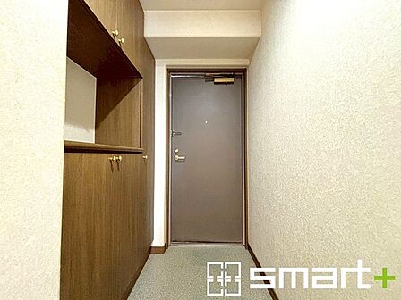 ~十分な容量のシューズボックス~ ・備え付けのシューズボックスは充分な容量を確保。 ・より大型のものへのご変更などご希望の方もお気軽にご相談くださいませ。
