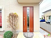 ～お住まいの顔「玄関」～ ・毎日お出かけの際もご帰宅の際も通る玄関。 ・ドアの交換や鍵の交換・追加などもお気軽にご相談くださいませ。 