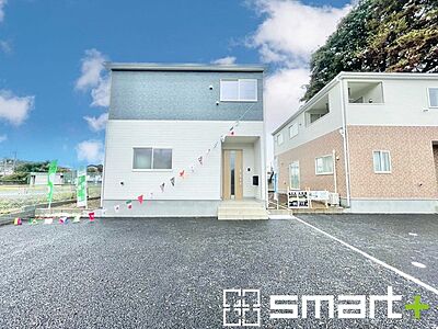 外観:〜スタイリッシュな外観〜 ・2色のコントラストが美しく落ち着きあるデザインの外観となっております。 ・重厚感のある濃い目の色と清潔感のあるホワイトの組み合わせが、洗練されたクールな雰囲気に。 外観:〜スタイリッシュな外観〜 ・2色のコントラストが美しく落ち着きあるデザインの外観となっております。 ・重厚感のある濃い目の色と清潔感のあるホワイトの組み合わせが、洗練されたクールな雰囲気に。