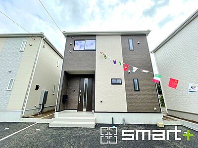 外観:~スタイリッシュな外観~ ・重厚感のあるモノトーンでまとめられた外観はシンプルながらスタイリッシュでおしゃれな仕上がりになります。 ・落ち着いた雰囲気で高級感も感じられますね。 外観:~スタイリッシュな外観~ ・重厚感のあるモノトーンでまとめられた外観はシンプルながらスタイリッシュでおしゃれな仕上がりになります。 ・落ち着いた雰囲気で高級感も感じられますね。