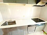 ～食器洗浄機を標準装備～ ・キッチンにはビルトインタイプの食器洗浄機を標準装備。 ・家事にかける時間を削減でき、「自分時間」を増やすことができる嬉しいアイテムです。 