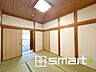 和室：～「和みの部屋」和室をご用意～ ・ゴロンと寝転がったり、お子様のいるご家庭ではお子様を寝かしつけたり、などご活用いただける和室をご用意。 ・やはり畳の香りは心が落ち着きますね。 