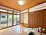 室内：～収納スペース付きの1階洋室～ ・リビングと隣接していないので独立した居室としてご利用可能です。 ・たっぷりの収納スペースでお部屋スッキリ。広々とお使いいただけます。 
