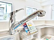 いつでも清潔なおいしいお水を。一つの水栓で水道水と浄水を使い分け。