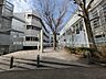 周辺：中学校 540m 新宿区立落合中学校