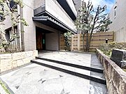 落ち着いた雰囲気のエントランス
