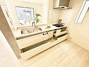 使いやすさを優先したスライド式収納タイプ！