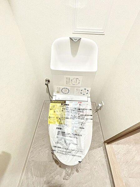 明るく清潔感のあるトイレです。