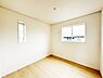 子供部屋：窓からのやさしい光が心地よいプライベートルーム