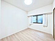 窓からのやさしい光が心地よいプライベートルーム