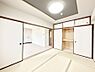 室内：リビング隣接の和室は毎日の暮らしに癒しと安らぎをもたらしてくれます  