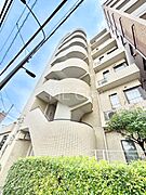 生活に便利な地に伸びやかな家族の生活風景を描く住まい
