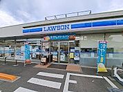 コンビニ 570m ローソン 三鷹大沢四丁目店